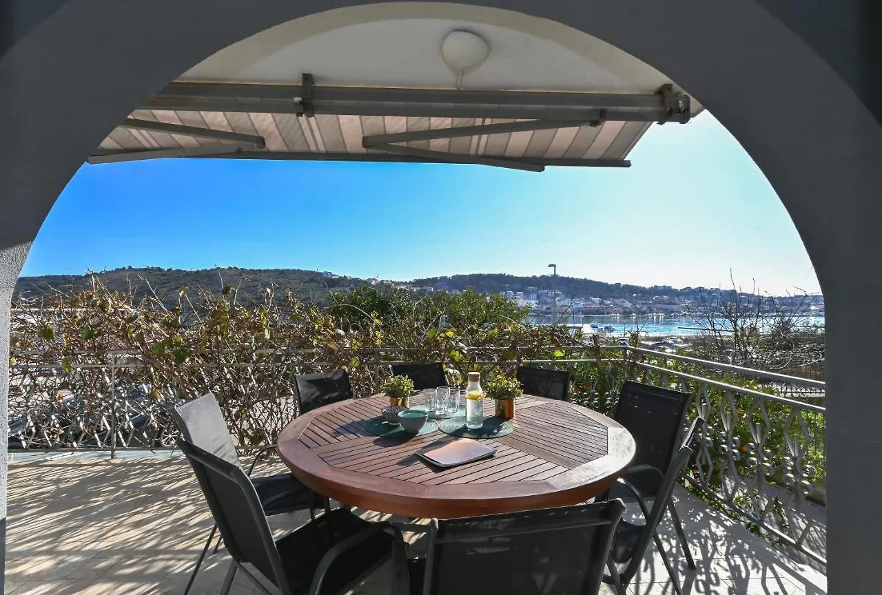 Holiday House Vukman Trogir 0*,